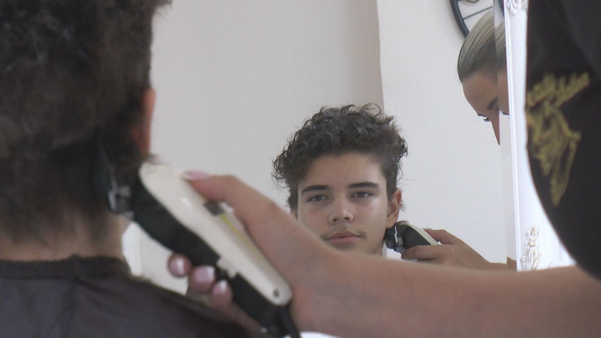 Lazar (13) svojim gestom oduševio Srbiju: Kosa za mališane u borbi protiv karcinoma